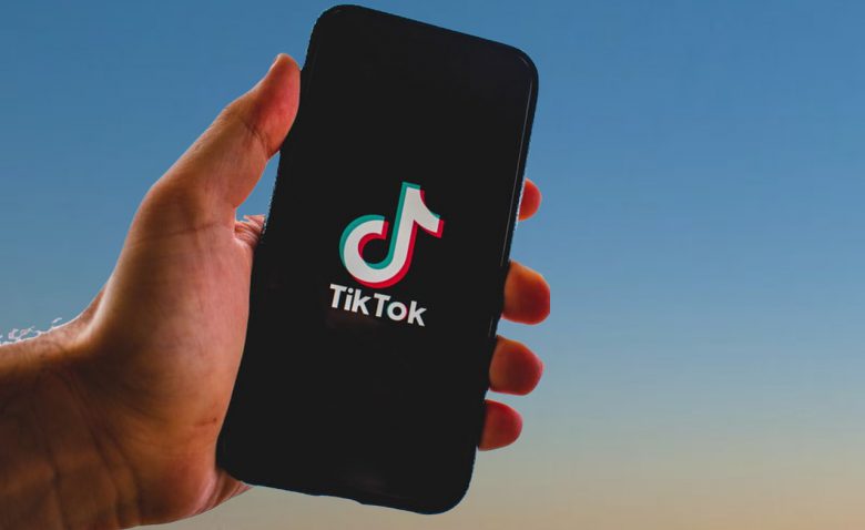  Effective strategies for running YouTube and TikTok ads to drive targeted traffic and enhance your website's performance.